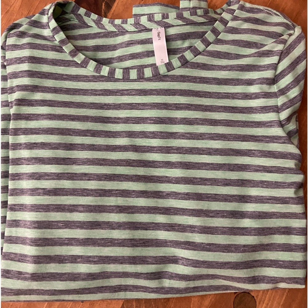 Gap Fit Long Sleeve Athletic Top— Medium